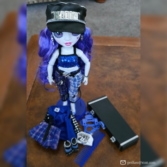 Rainbow High Uma Vanhoose Doll - Picture 3 of 9